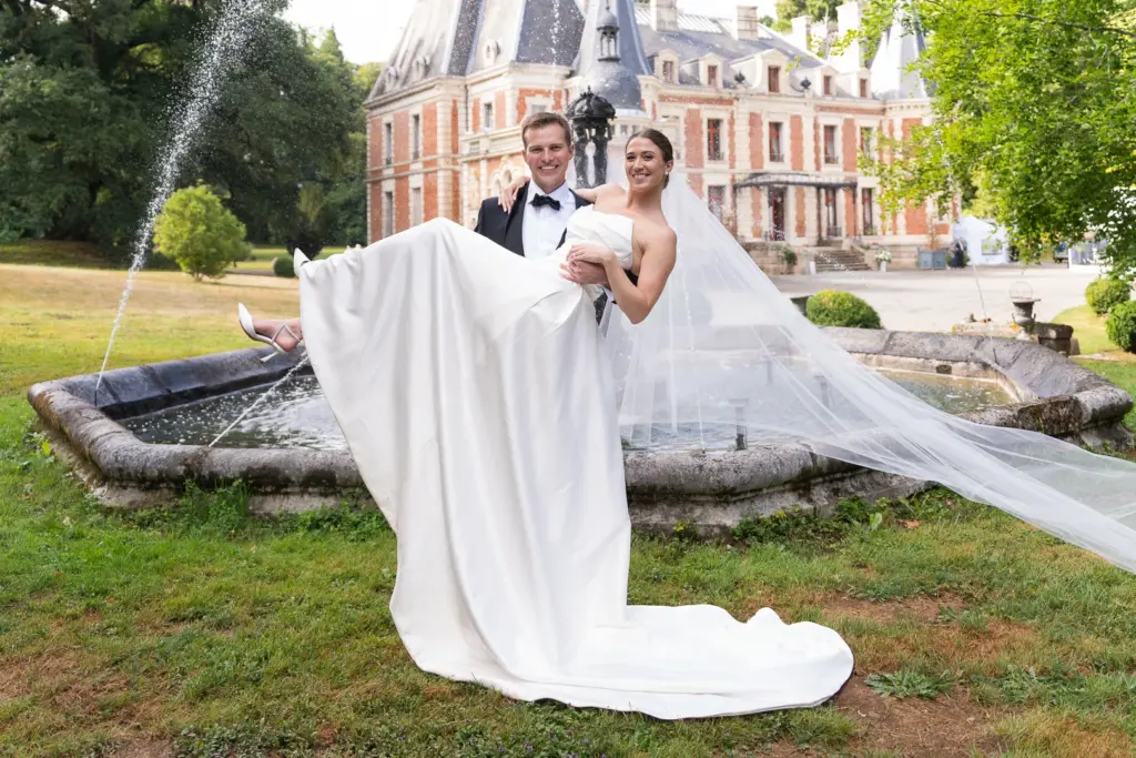 Photographe mariage Haute-Vienne. Portrait de couple au château.
