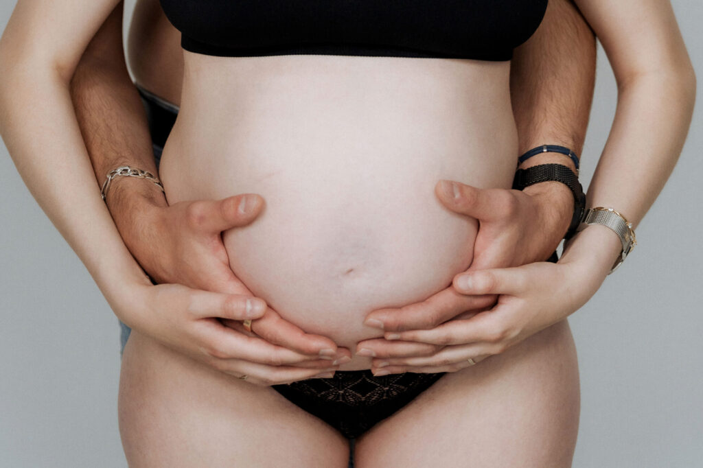 Séance photo grossesse femme enceinte Limoges Studio Timeless portrait maternité