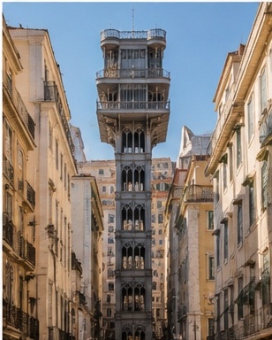 Elevador de Santa Justa à Lisbonne, repère urbain pour une séance couple dans le centre historique.