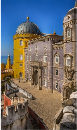 Cour intérieure du palais de Pena à Sintra, décor coloré et royal pour des portraits de couple.
