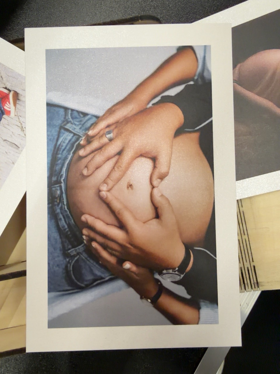 Tirage photographique de grossesse avec une marge blanche